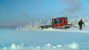 Snow cat grooming run
